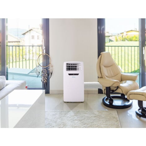 climatiseur portable de 2250 frigories réversible dans un salon en été